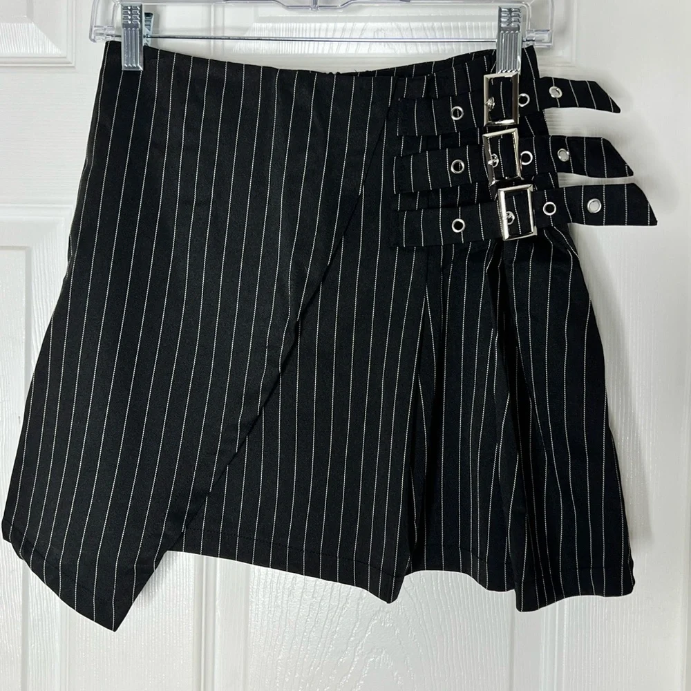Nasty Gal Black Pinstripe Schoolgirl Mini Skirt Sz XS
